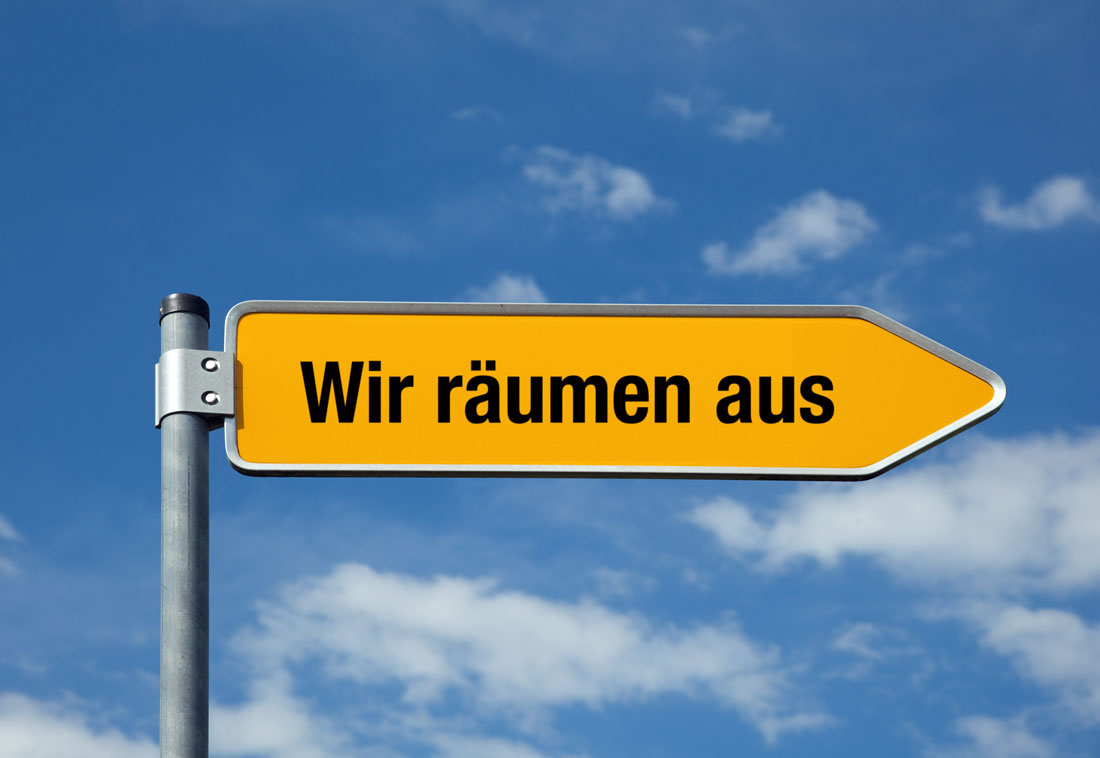 Schild Wir räumen aus